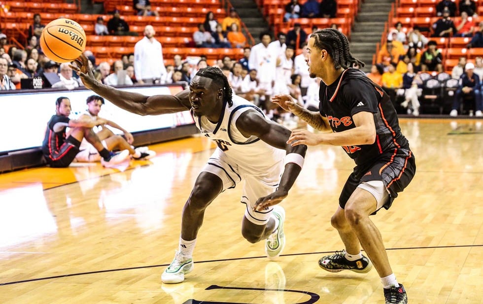 Mineros arrancan con triunfo